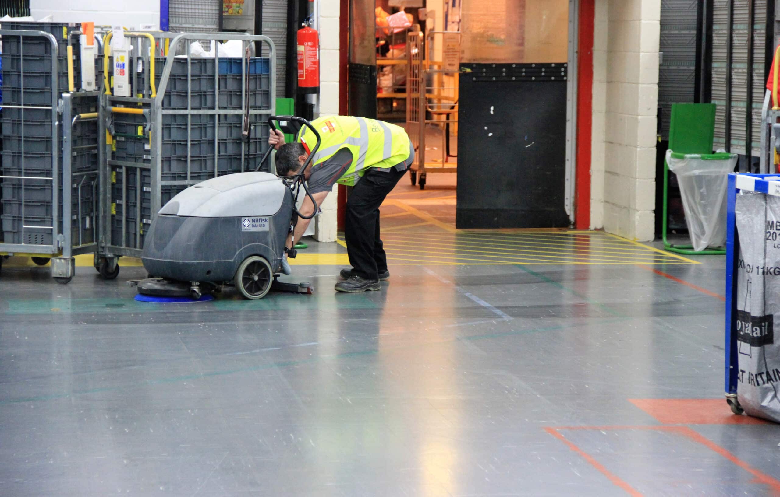 Warehouse and Logistics Cleaning: A Key Component of Supply Chain Management